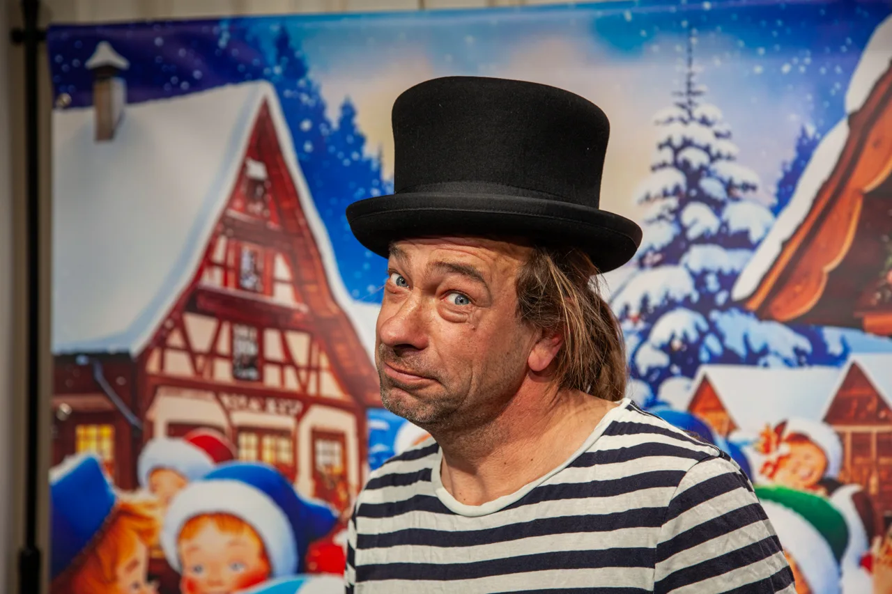 Lidová adventní atmosféra v moderním kancelářském prostoru