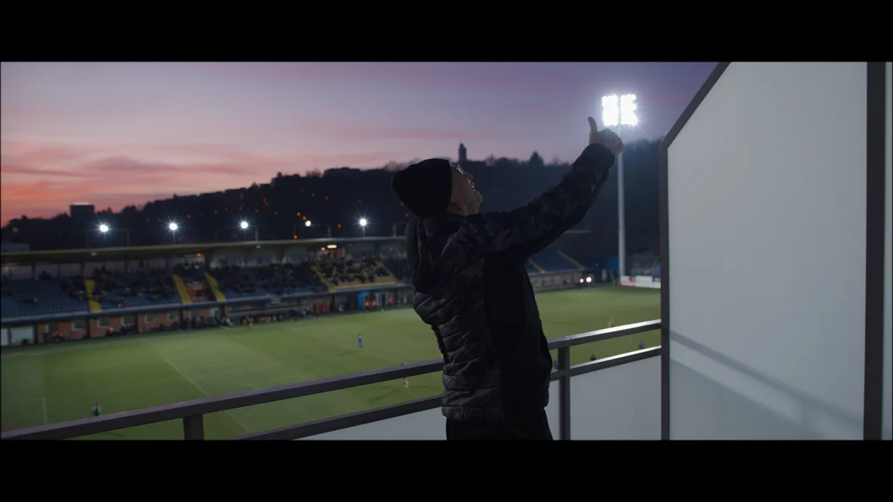 Pohled do soukromí legendy: Bob Divílek ve svém obývacím pokoji během natáčení.