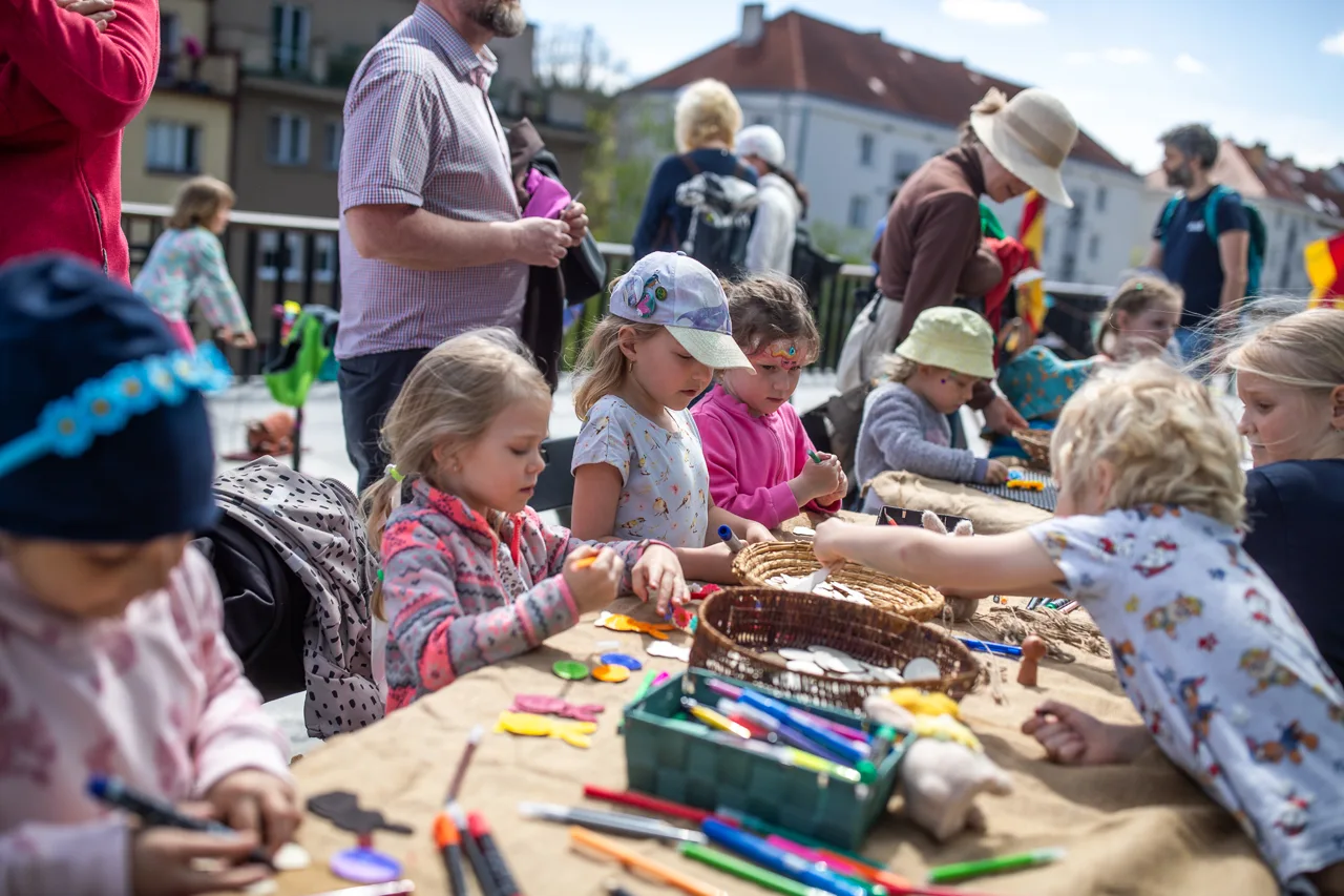 Family day pro zaměstnance s aktivitami pro různé věkové skupiny.