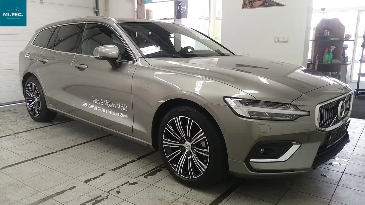 Automobil v provozovně MI.PEC Detailing Zlín